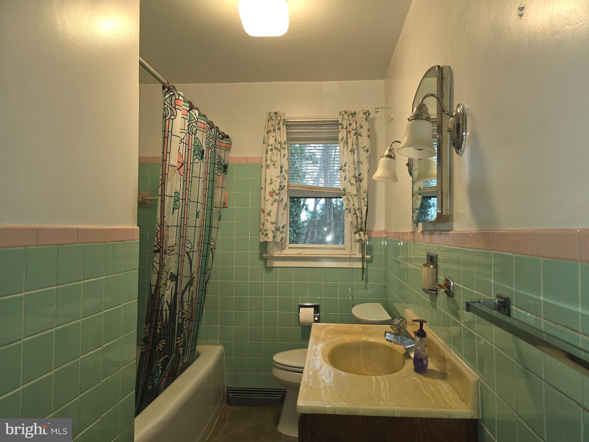 213 Simmons Road Perkiomenville, PA 18074 - Photo 11 of 23 Bathroom