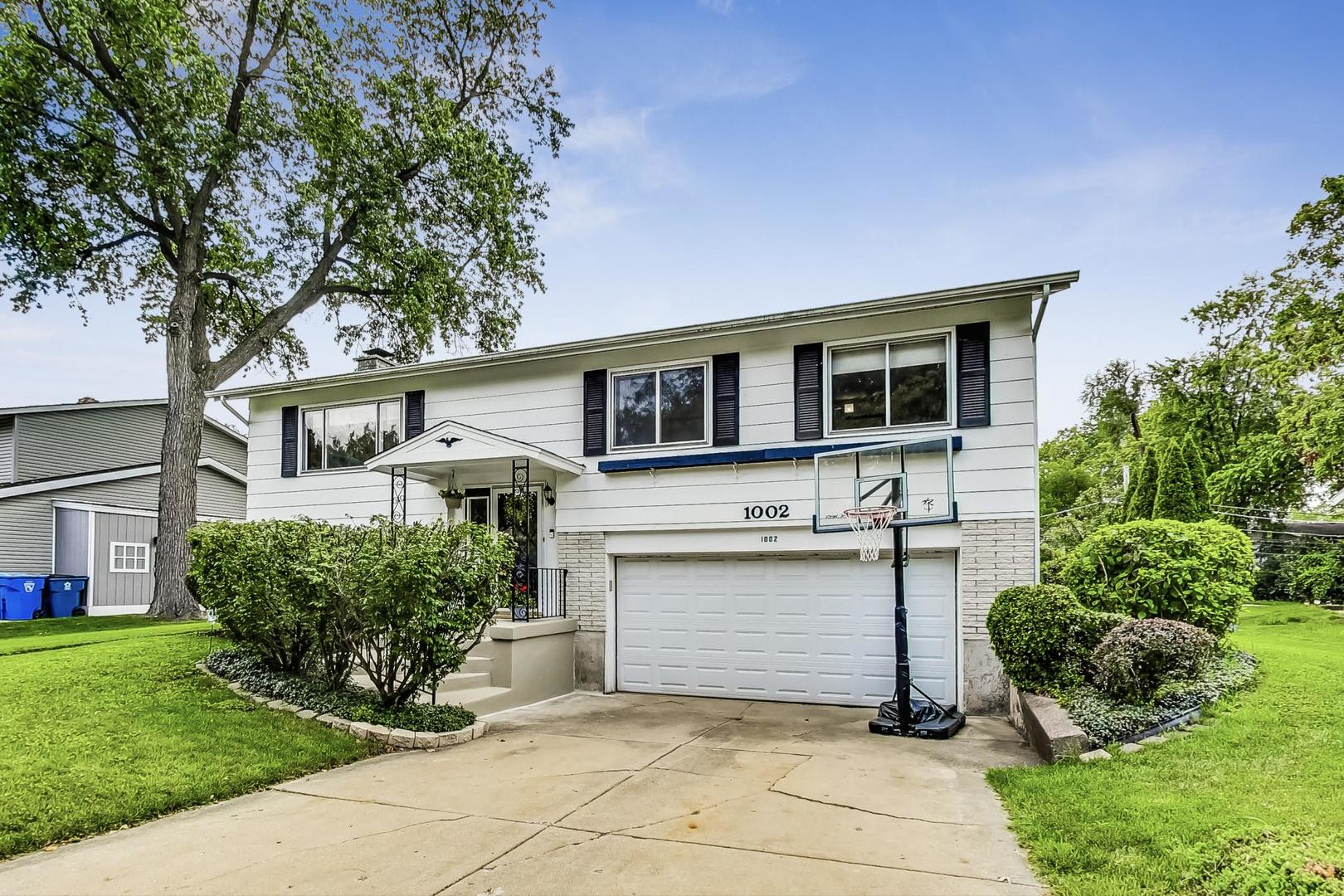 1002 Greenfield Lane Mount Prospect, IL 60056 - Photo 1 of 25