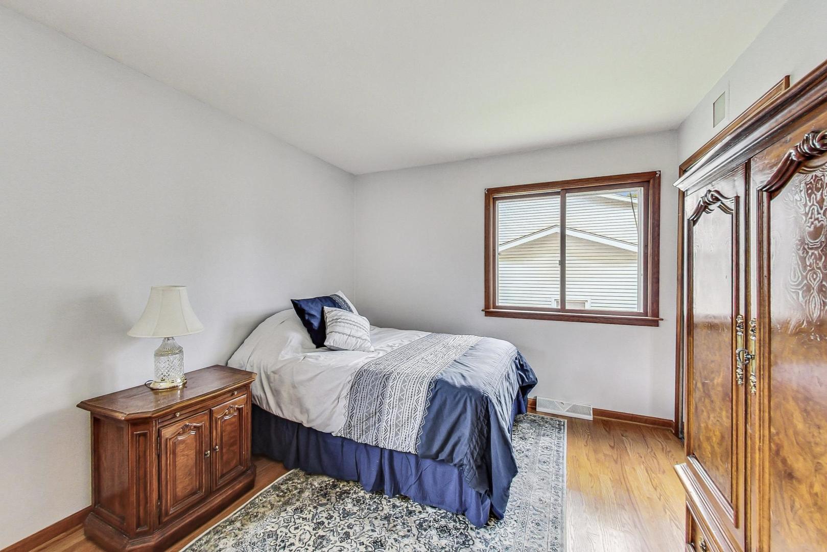 1002 Greenfield Lane Mount Prospect, IL 60056 - Photo 14 of 25