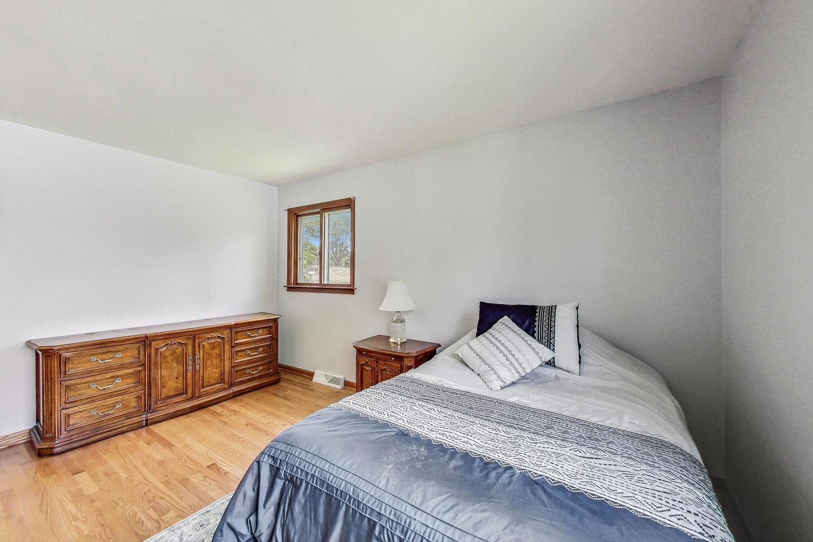 1002 Greenfield Lane Mount Prospect, IL 60056 - Photo 15 of 25