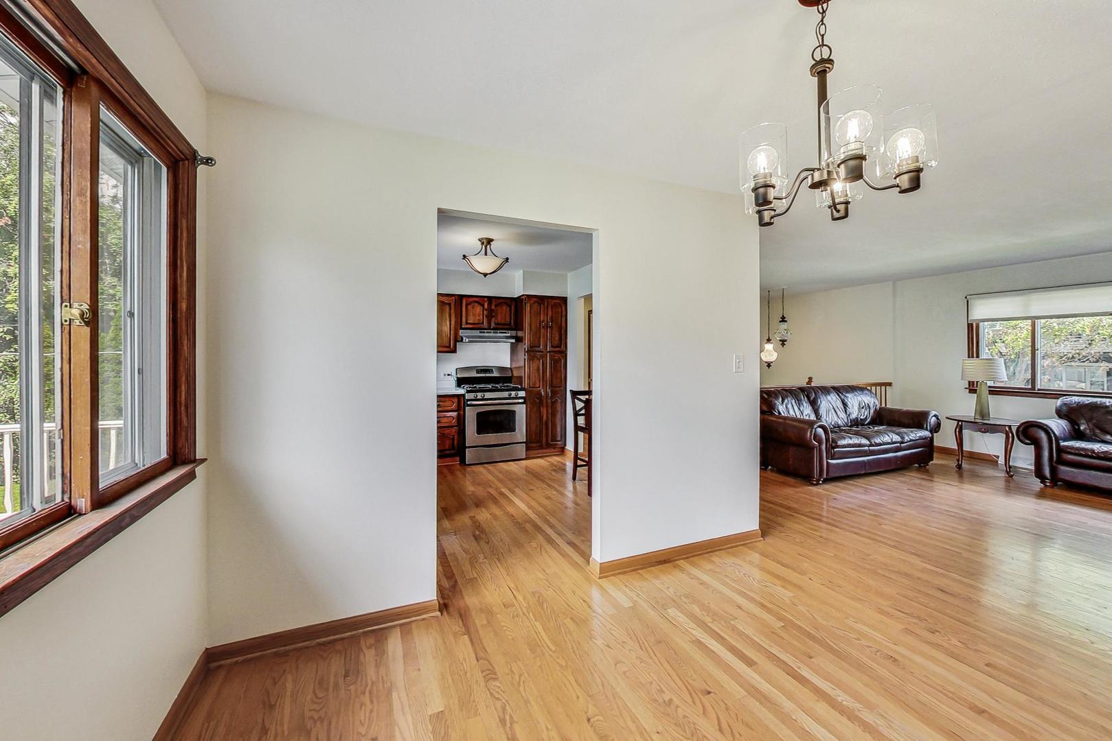 1002 Greenfield Lane Mount Prospect, IL 60056 - Photo 8 of 25