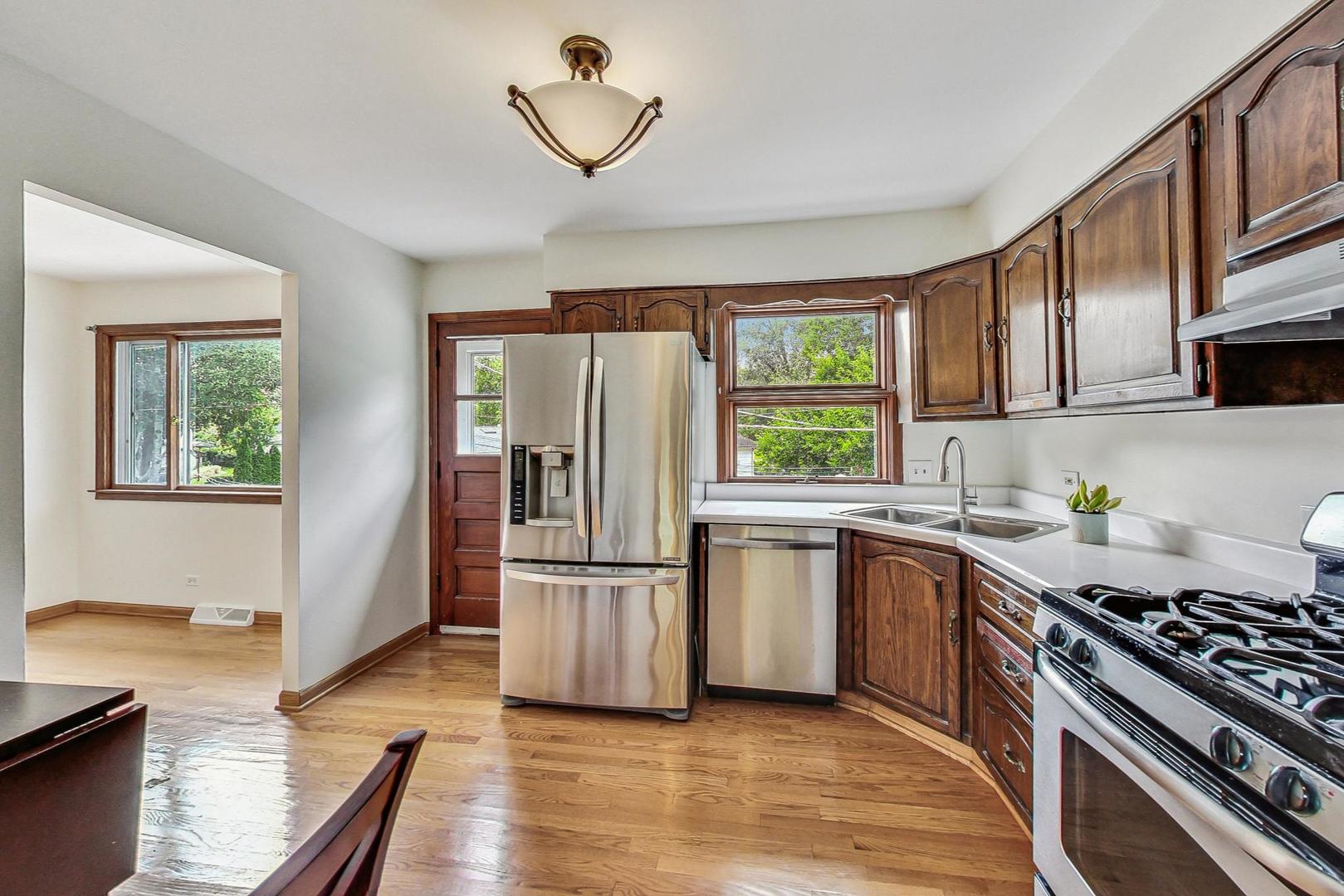 1002 Greenfield Lane Mount Prospect, IL 60056 - Photo 9 of 25