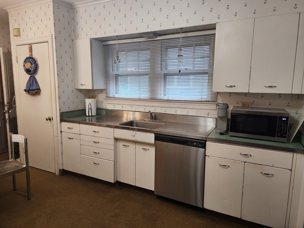 58 Rockland Street Springfield, MA 01118 - Photo 9 of 26
