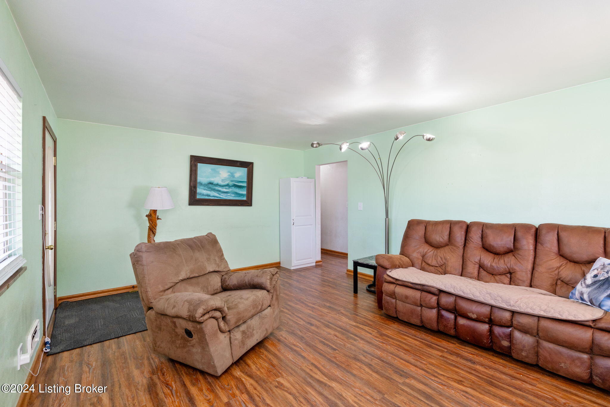 8205 Smithton Road Louisville, KY 40219 - Photo 17 of 50 8205 Smithton Rd-25