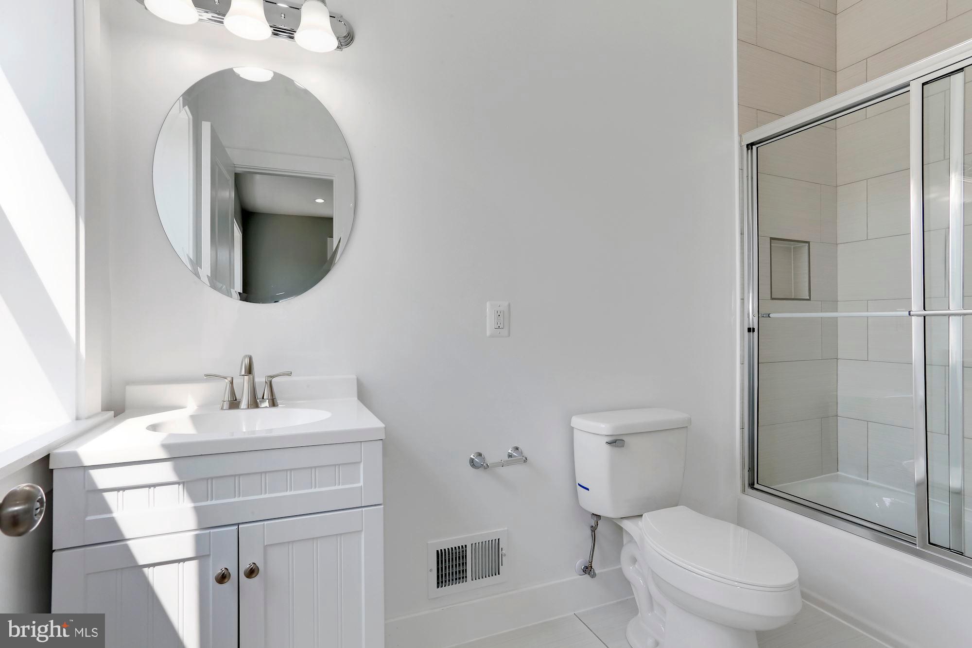 207 44th Street Northeast Washington, DC 20019 - Photo 21 of 32 Bath for Bedroom 2