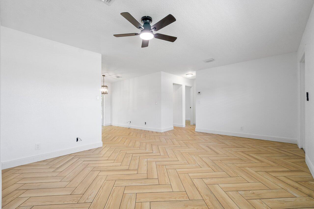 9197 Southampton Place Boca Raton, FL 33434 - Photo 3 of 32 010-9197SouthamptonPlace-BocaRaton-FL-33