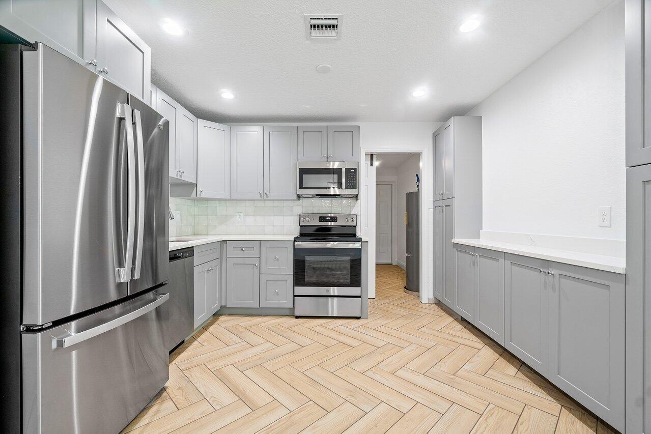 9197 Southampton Place Boca Raton, FL 33434 - Photo 7 of 32 007-9197SouthamptonPlace-BocaRaton-FL-33