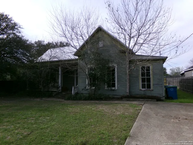 $65,000 | 1701 N Avenue East, Beeville, TX 78102
