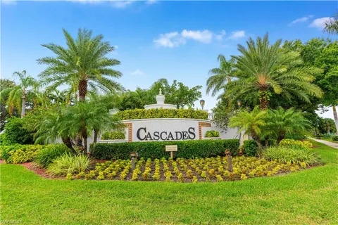 a view of front of a house with a big yard