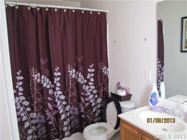 2758 Avalon Loop Road, Unit 8 Charlotte, NC 28269 - Photo 4 of 7 Gallery Image 4