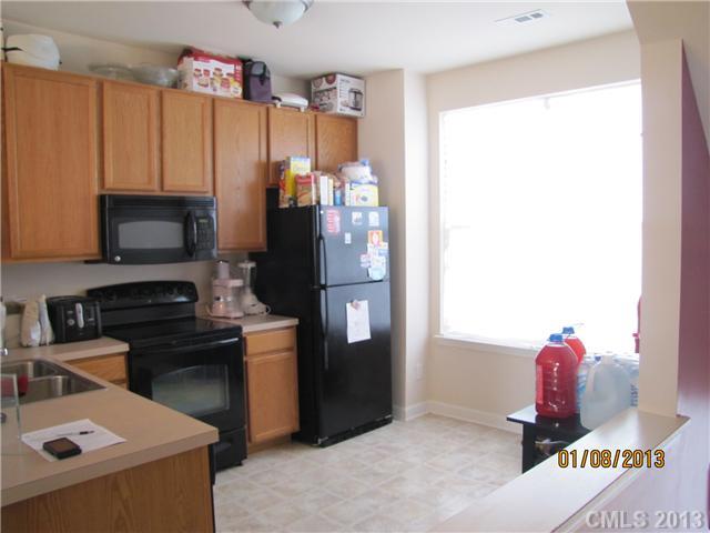 2758 Avalon Loop Road, Unit 8 Charlotte, NC 28269 - Photo 5 of 7 Gallery Image 5