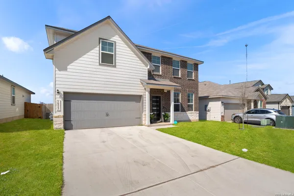 $349,900 | 16523 Rosemary Ridge, Elmendorf, TX 78112