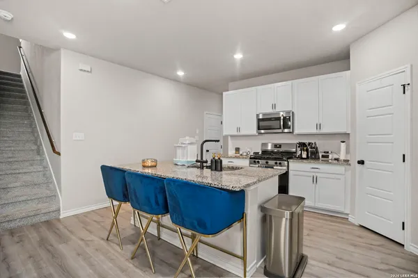 $349,900 | 16523 Rosemary Ridge, Elmendorf, TX 78112