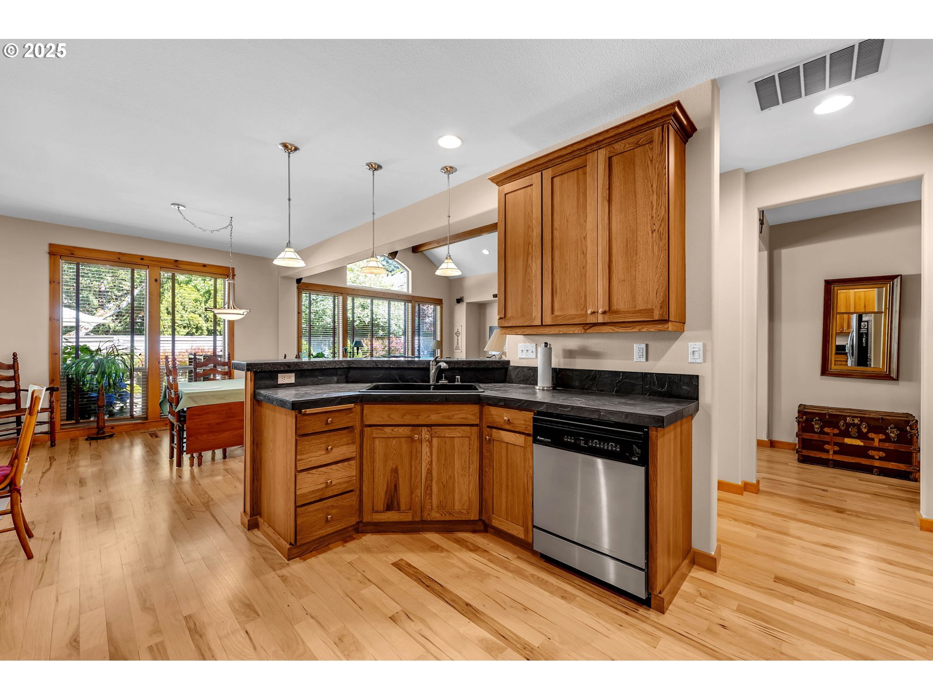 19606 Southeast 26th Way Camas, WA 98607 - Photo 19 of 40 Kitchen