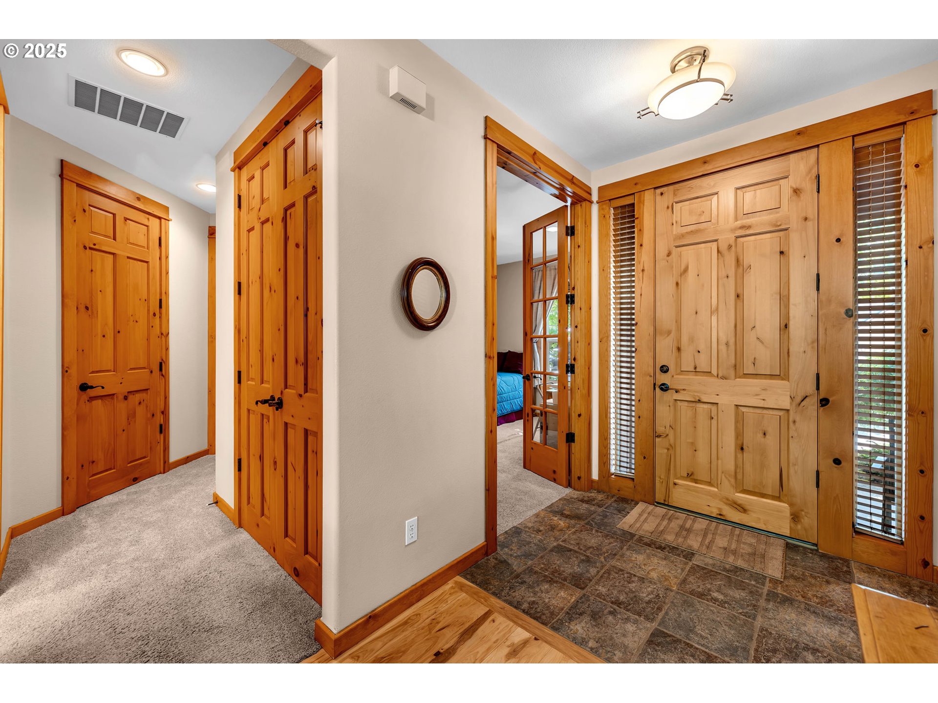19606 Southeast 26th Way Camas, WA 98607 - Photo 7 of 40 Entrance/Foyer