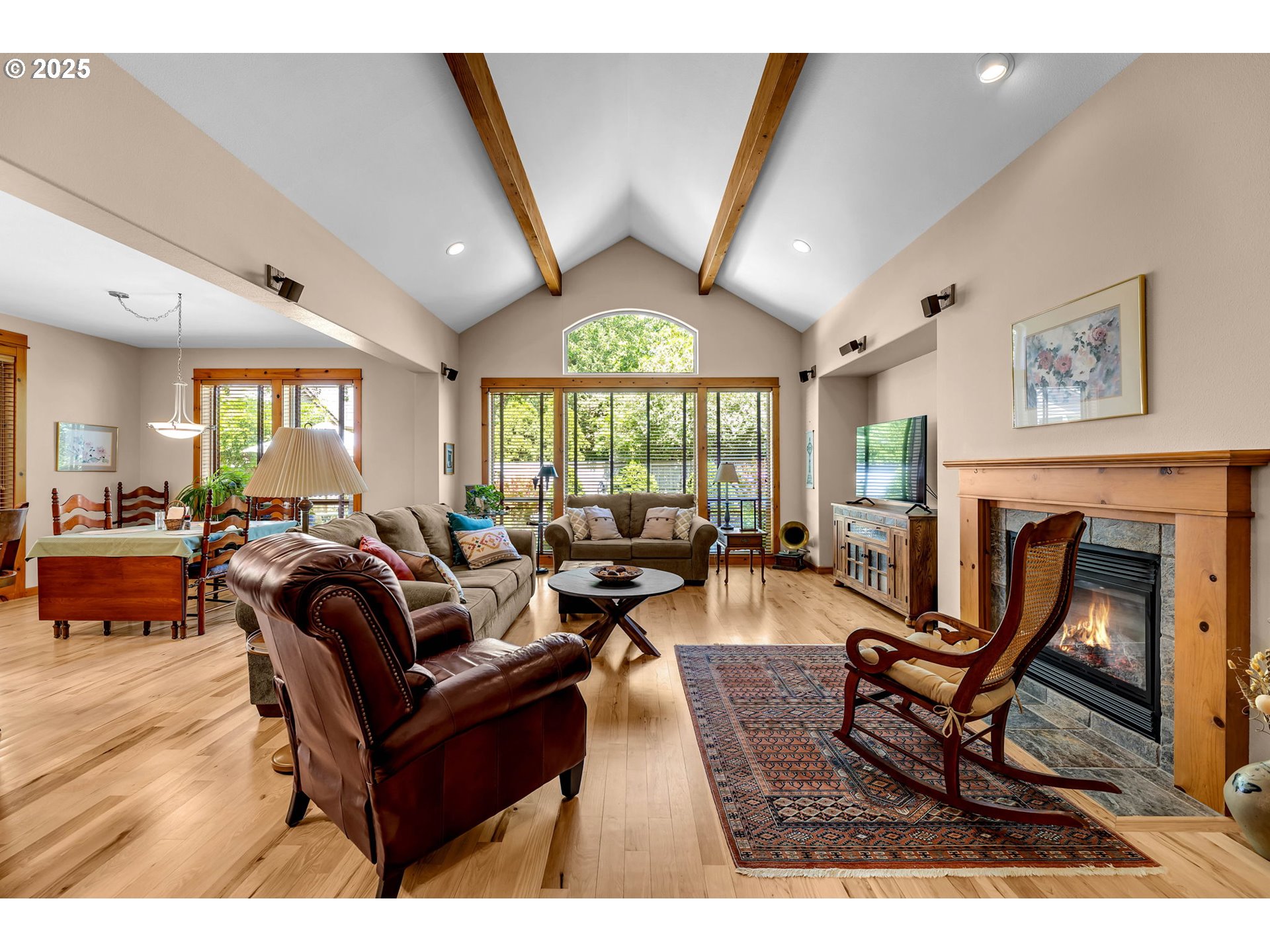 19606 Southeast 26th Way Camas, WA 98607 - Photo 8 of 40 Living Room/Entrance