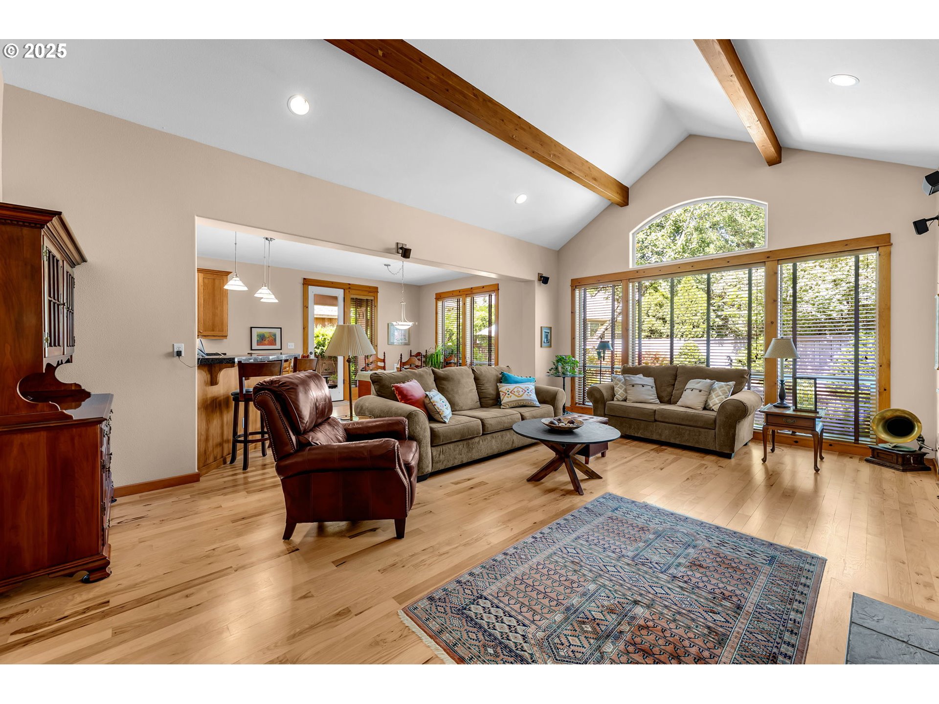 19606 Southeast 26th Way Camas, WA 98607 - Photo 9 of 40 Living Room
