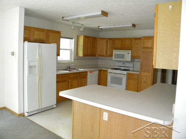 133 South Homer Road Midland, MI 48640 - Photo 6 of 29 31371949-5.JPG