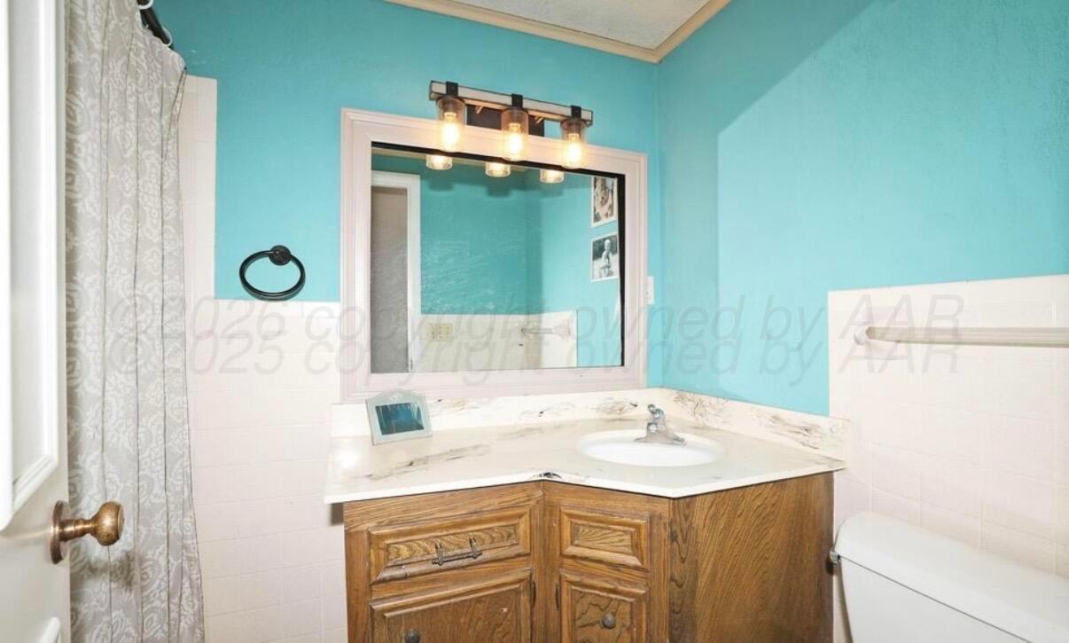 225 Bordeaux Lane Amarillo, TX 79119 - Photo 22 of 25 a bathroom with a sink and a mirror