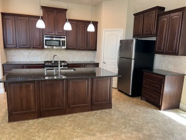 $2,735 | 2008 Biscayne Lake Drive, Pearland, TX 77584