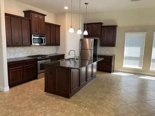 $2,735 | 2008 Biscayne Lake Drive, Pearland, TX 77584