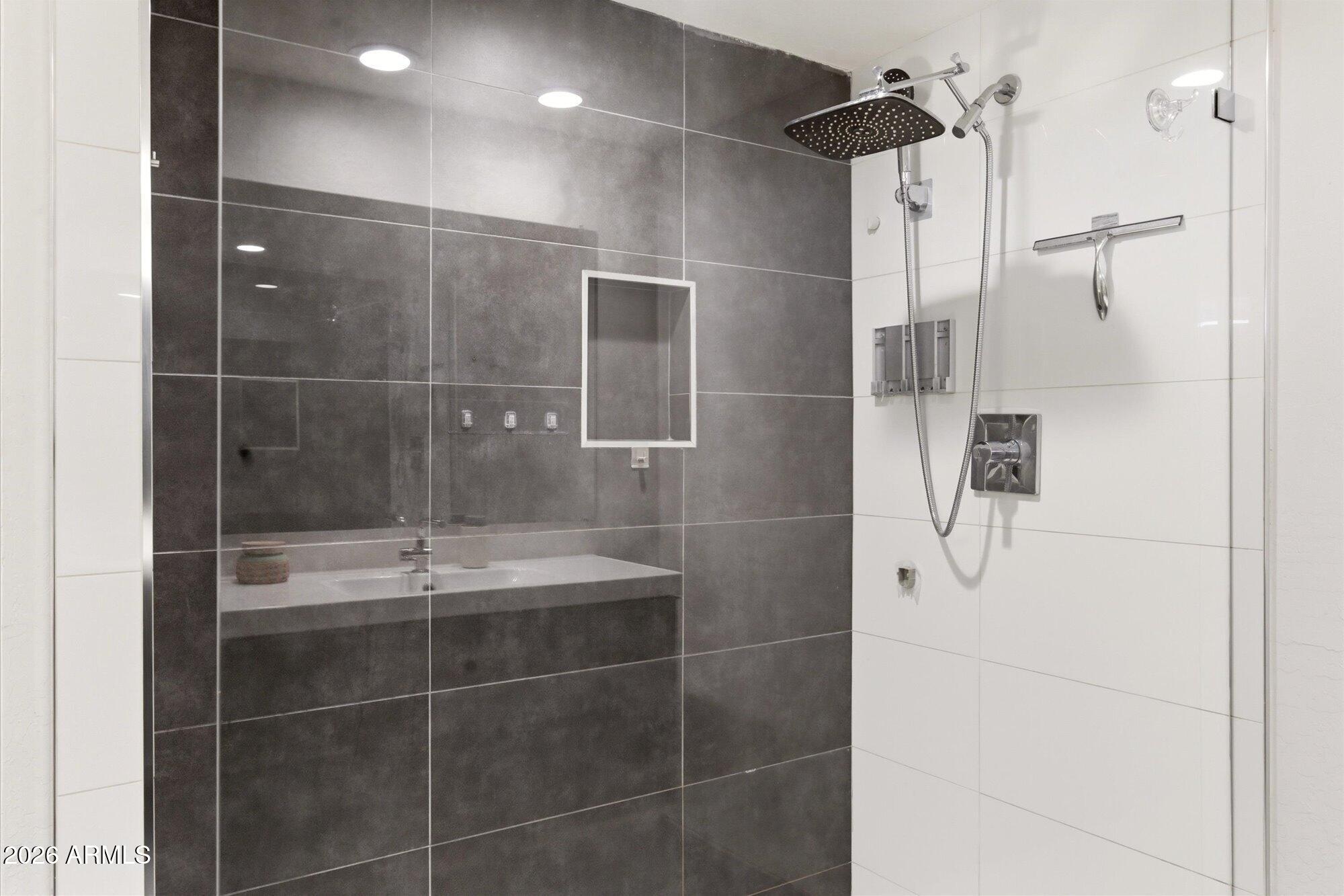 3020 East Wethersfield Road Phoenix, AZ 85032 - Photo 23 of 46 a bathroom with a shower