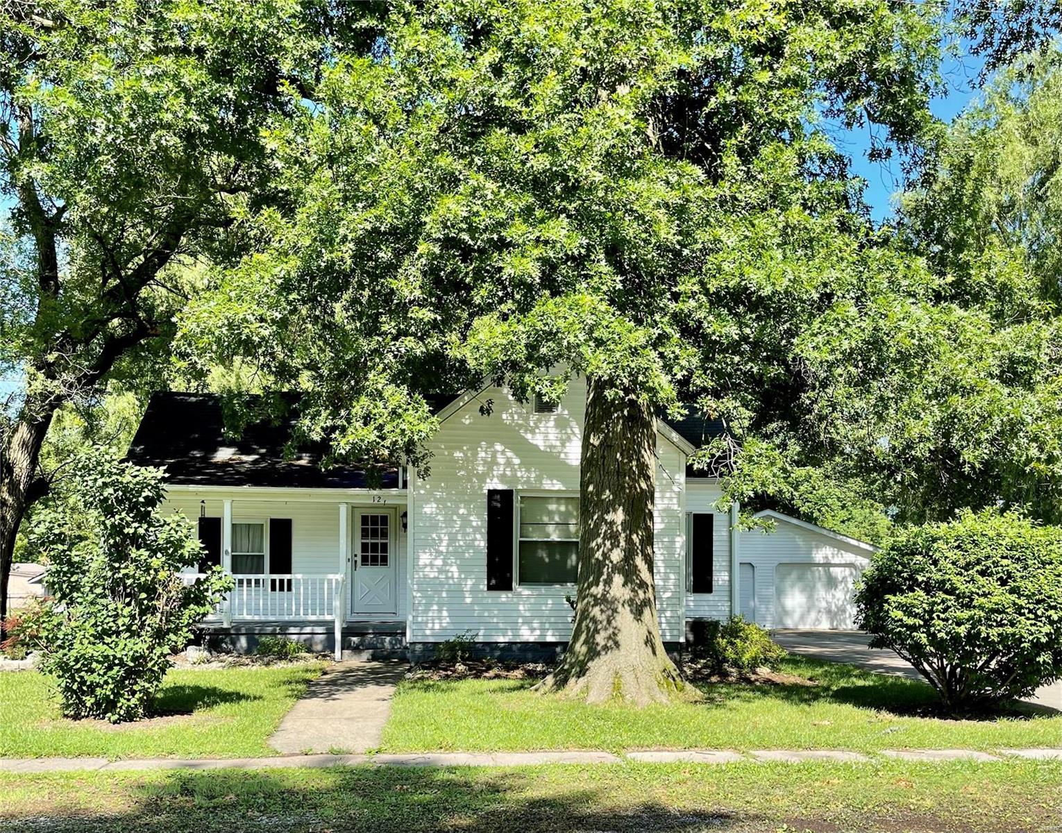 121 Kansas Street Worden, IL 62097 - Photo 1 of 12 Gallery Image 1