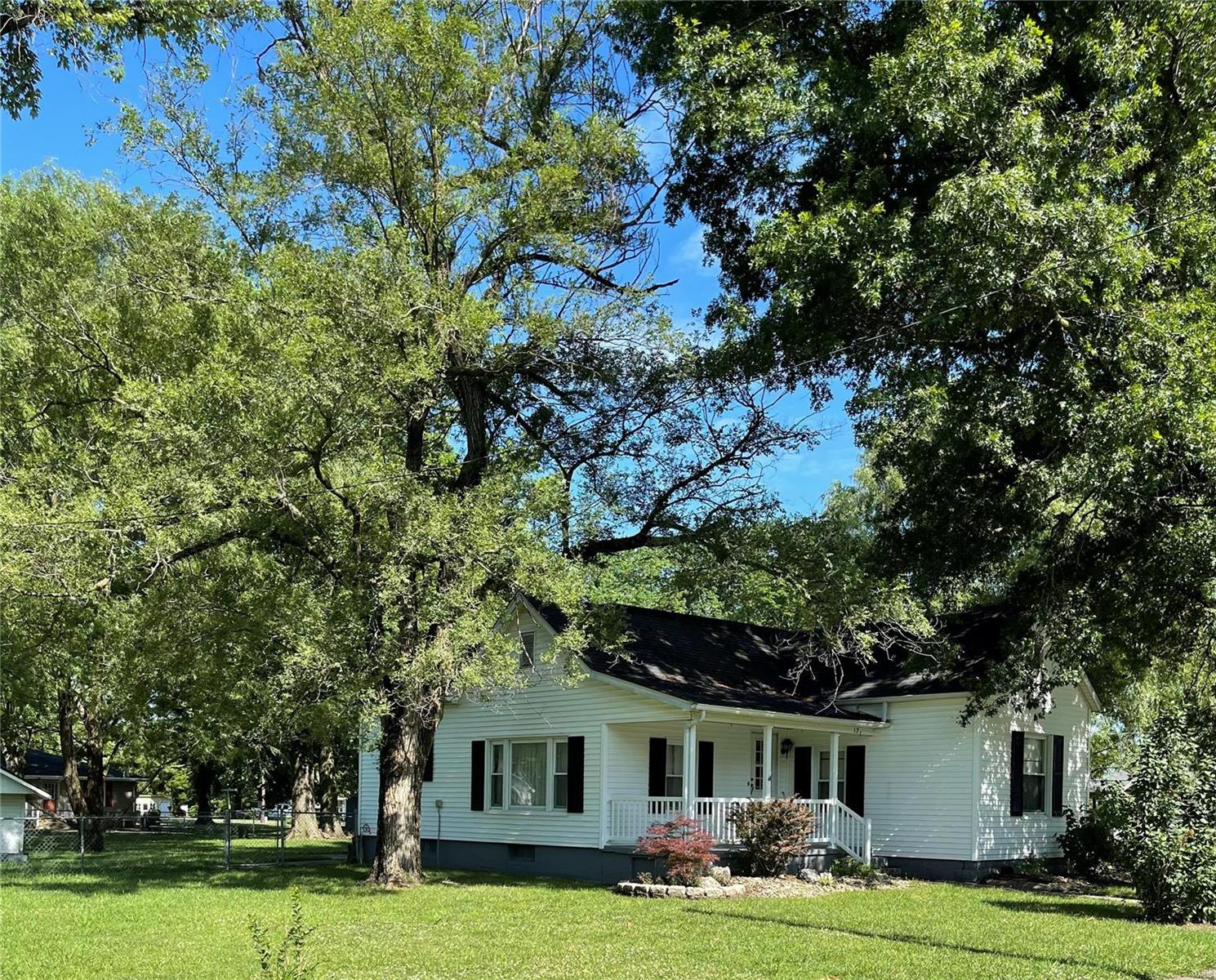 121 Kansas Street Worden, IL 62097 - Photo 2 of 12 Gallery Image 2
