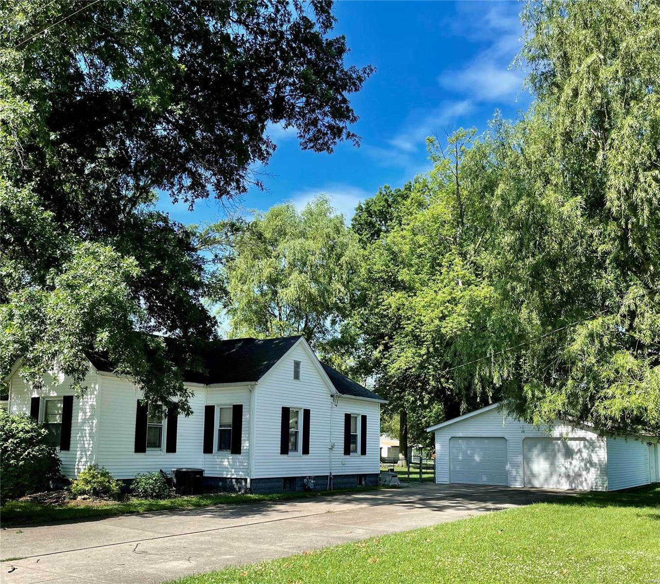 121 Kansas Street Worden, IL 62097 - Photo 3 of 12 Gallery Image 3