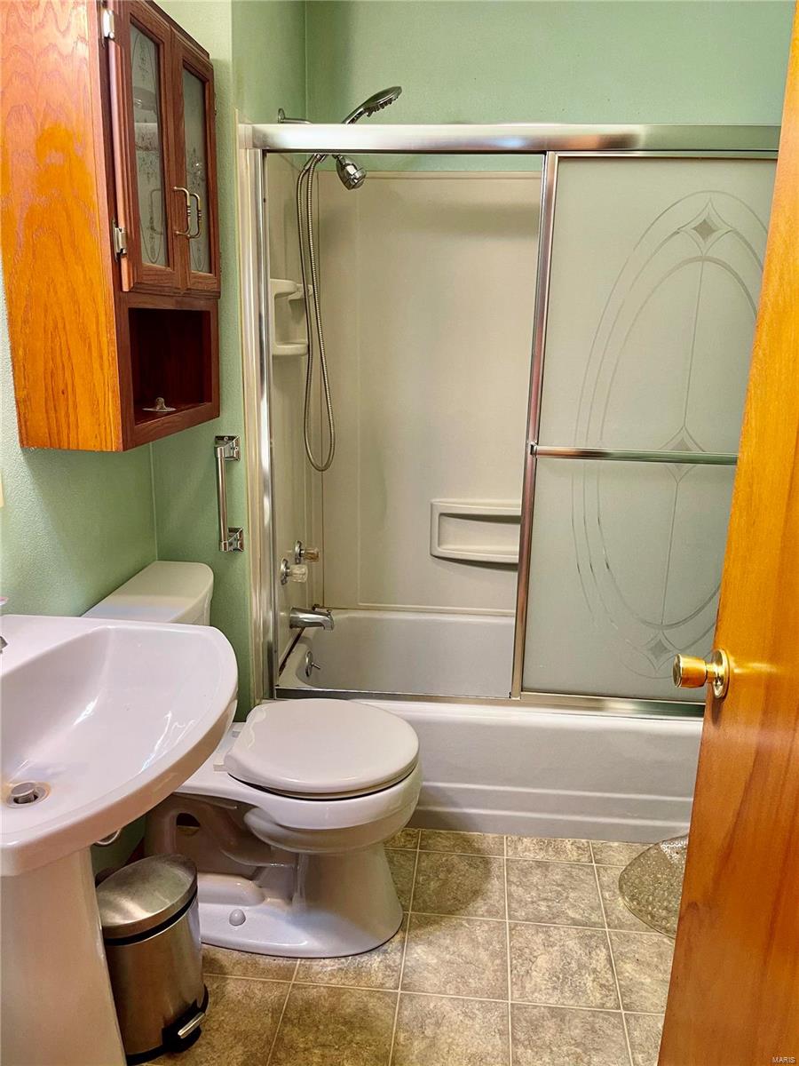 121 Kansas Street Worden, IL 62097 - Photo 9 of 12 Gallery Image 9