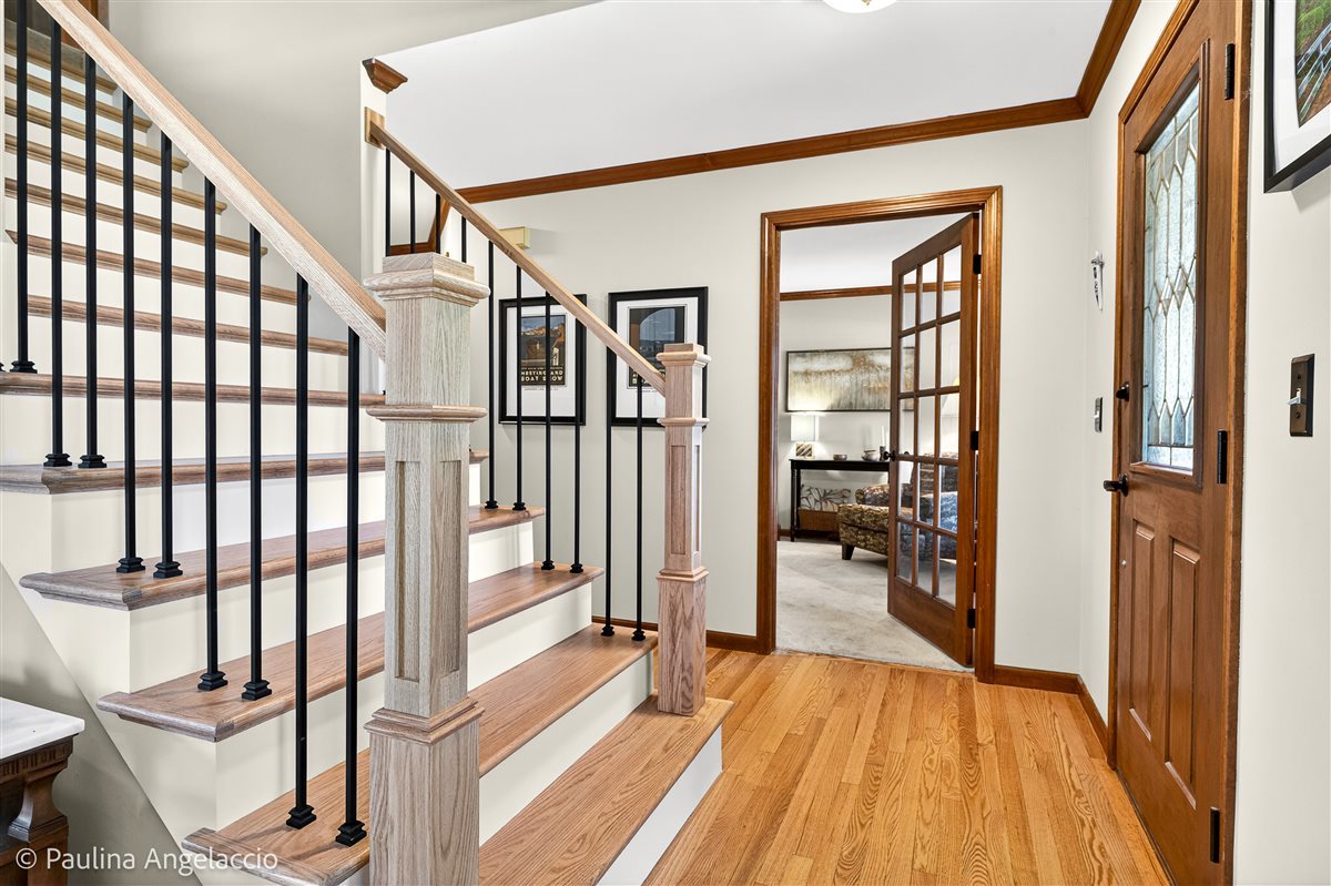 321 Bryan Drive Cary, IL 60013 - Photo 3 of 35