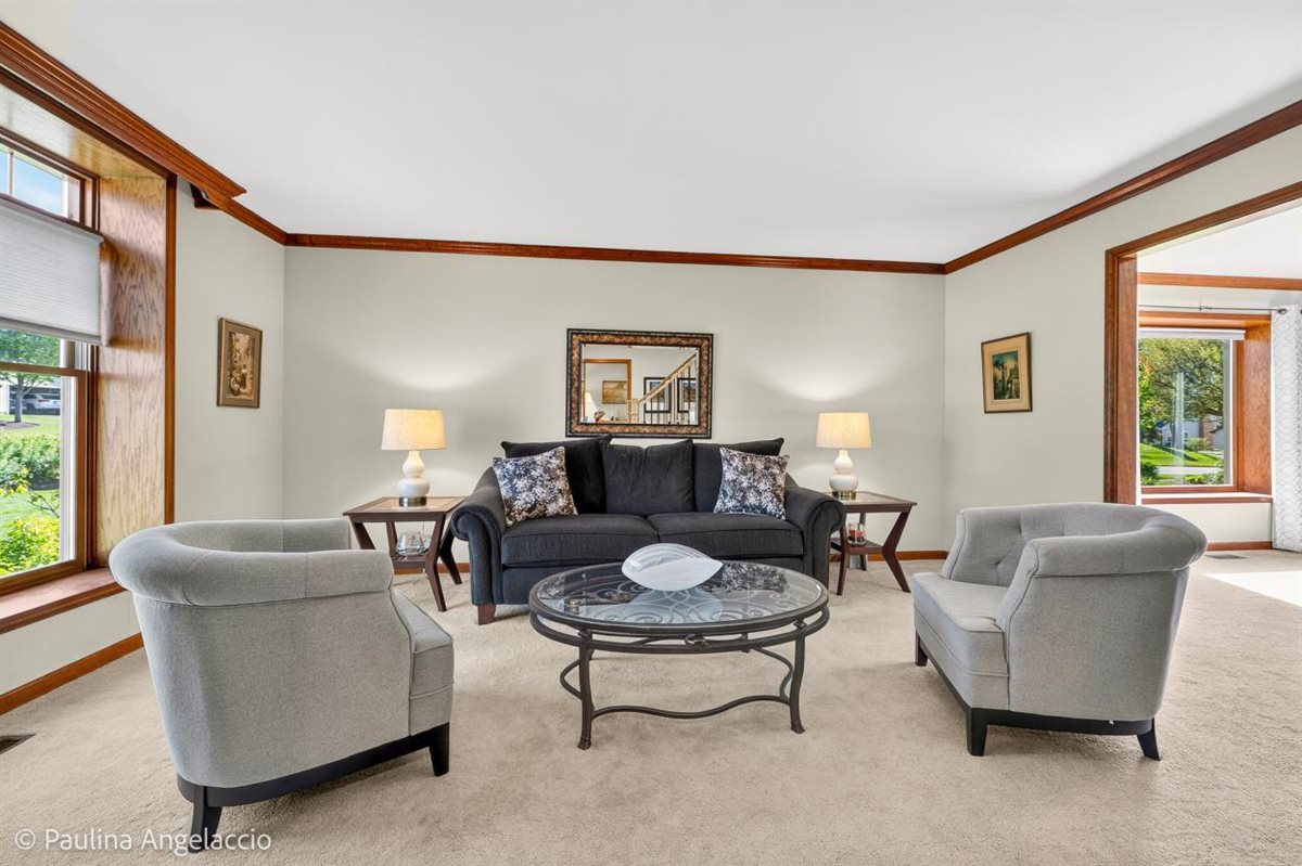 321 Bryan Drive Cary, IL 60013 - Photo 5 of 35