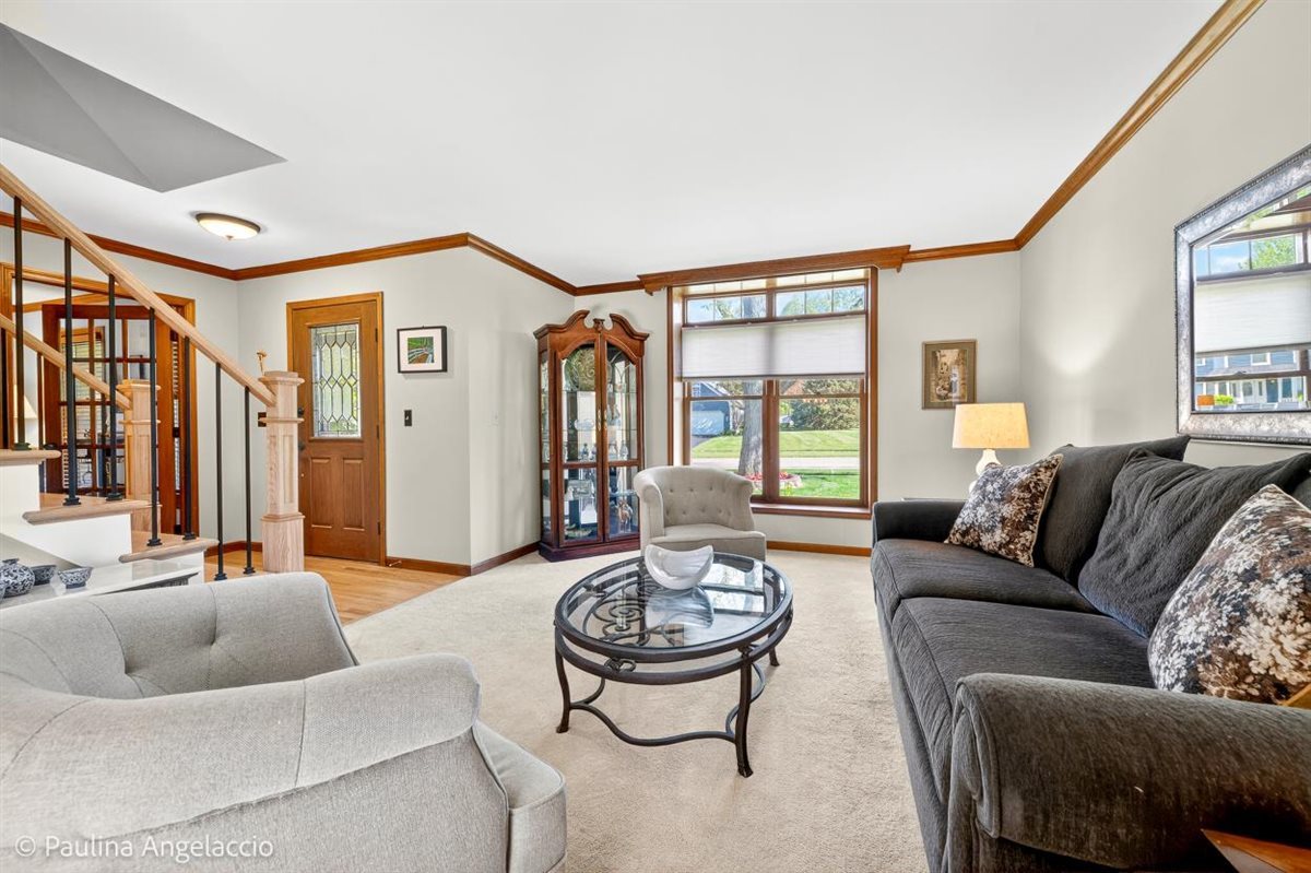 321 Bryan Drive Cary, IL 60013 - Photo 6 of 35
