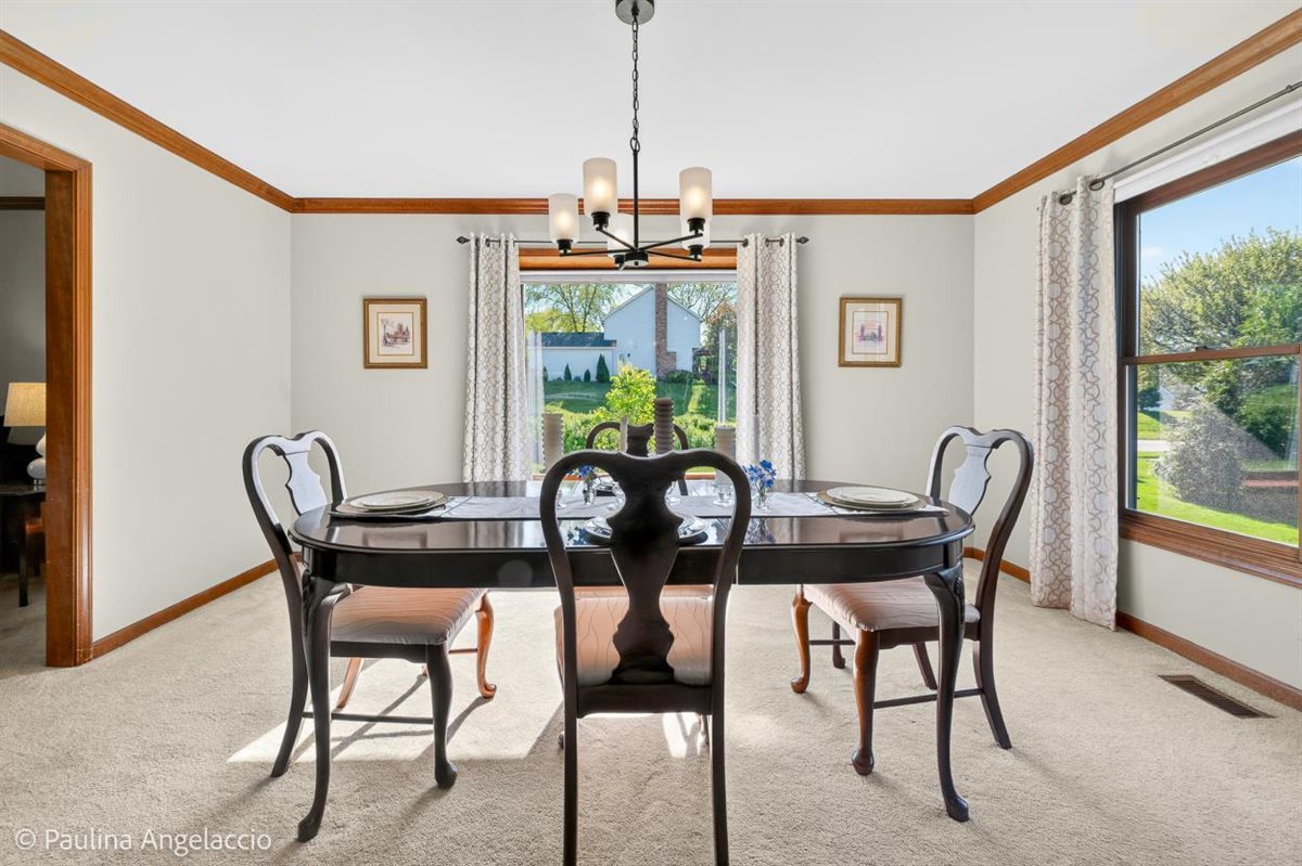 321 Bryan Drive Cary, IL 60013 - Photo 7 of 35