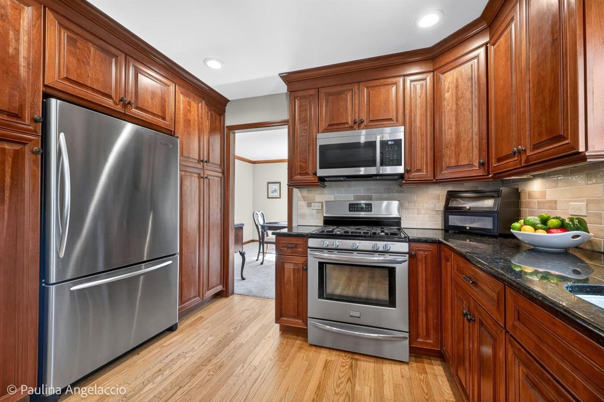 321 Bryan Drive Cary, IL 60013 - Photo 9 of 35