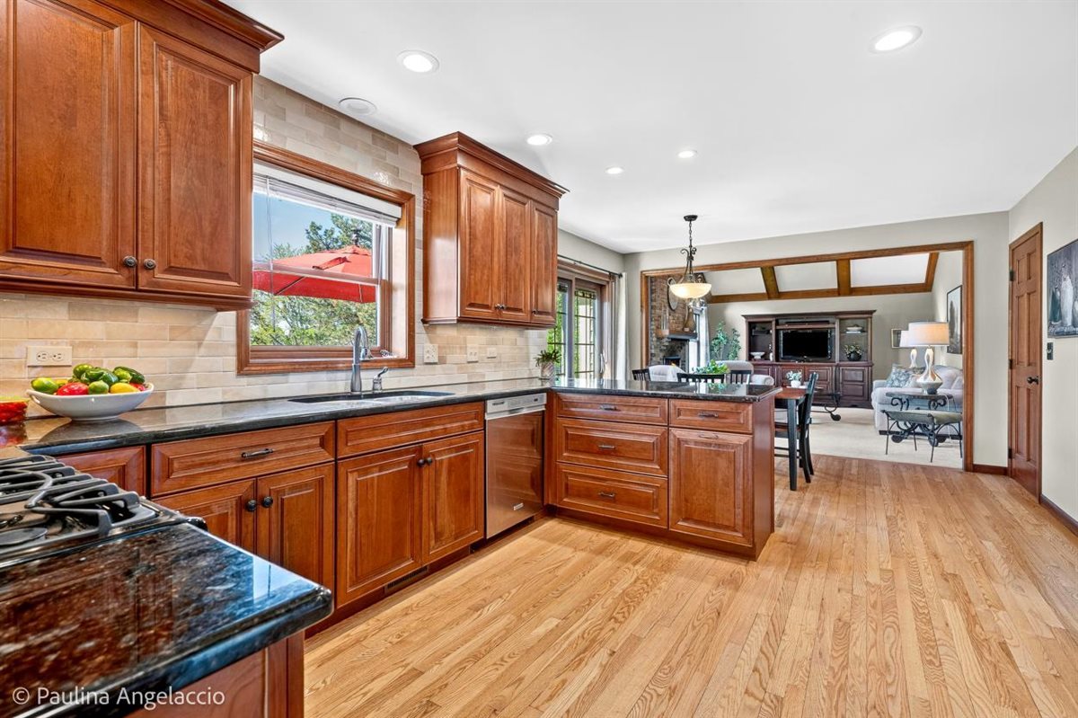 321 Bryan Drive Cary, IL 60013 - Photo 10 of 35
