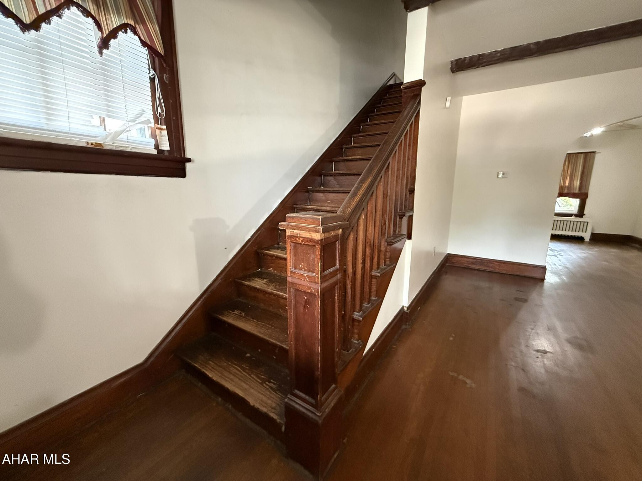 527 Moore Street Huntingdon, PA 16652 - Photo 5 of 18