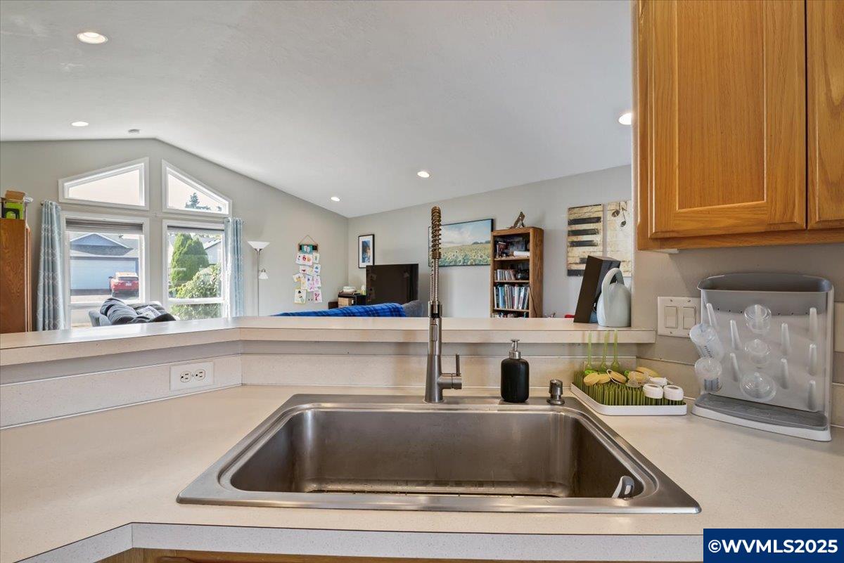 7422 Oneil Road Northeast Keizer, OR 97303 - Photo 9 of 32 Gallery Image 9