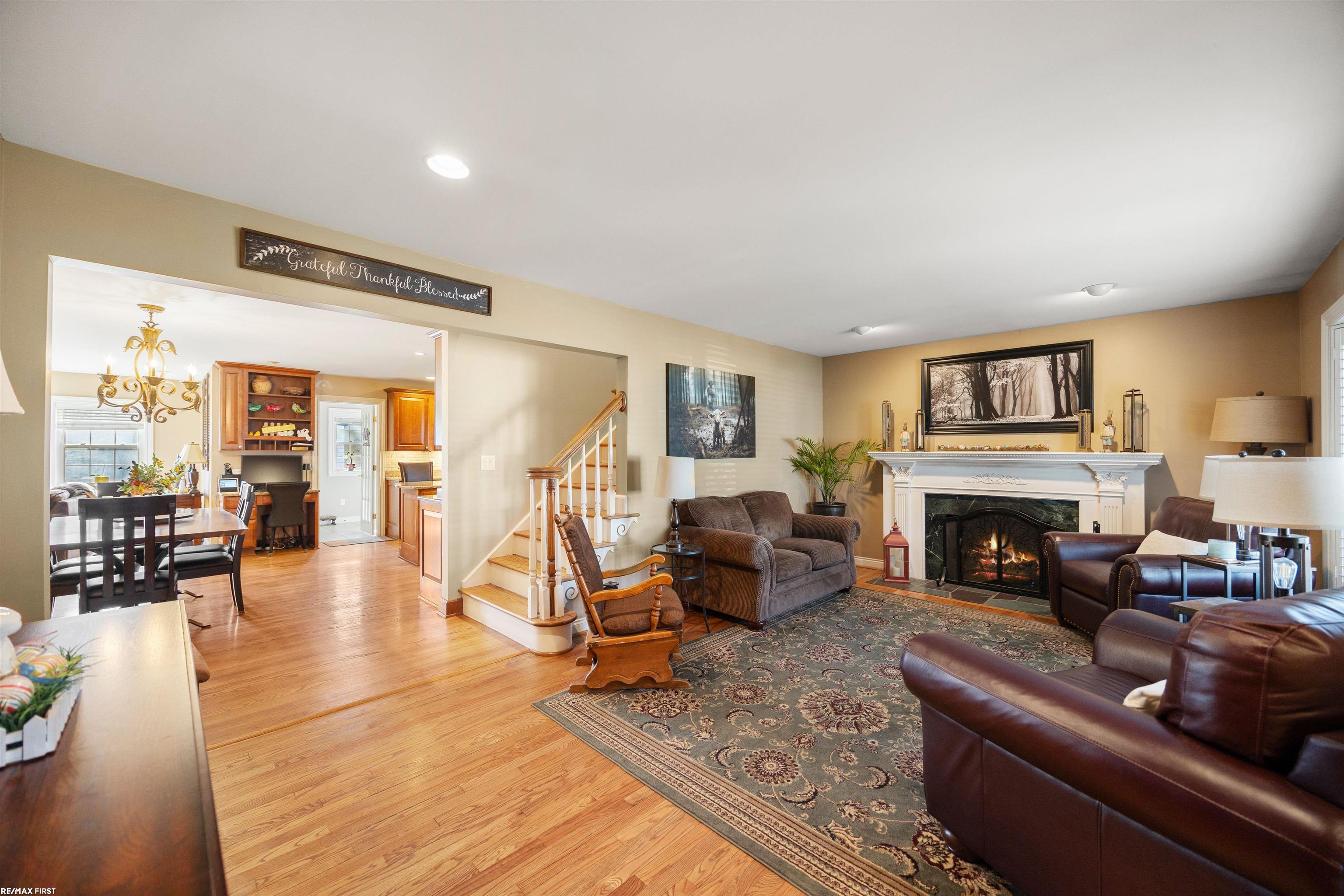 20014 Holiday Road Grosse Pointe Woods, MI 48236 - Photo 5 of 56