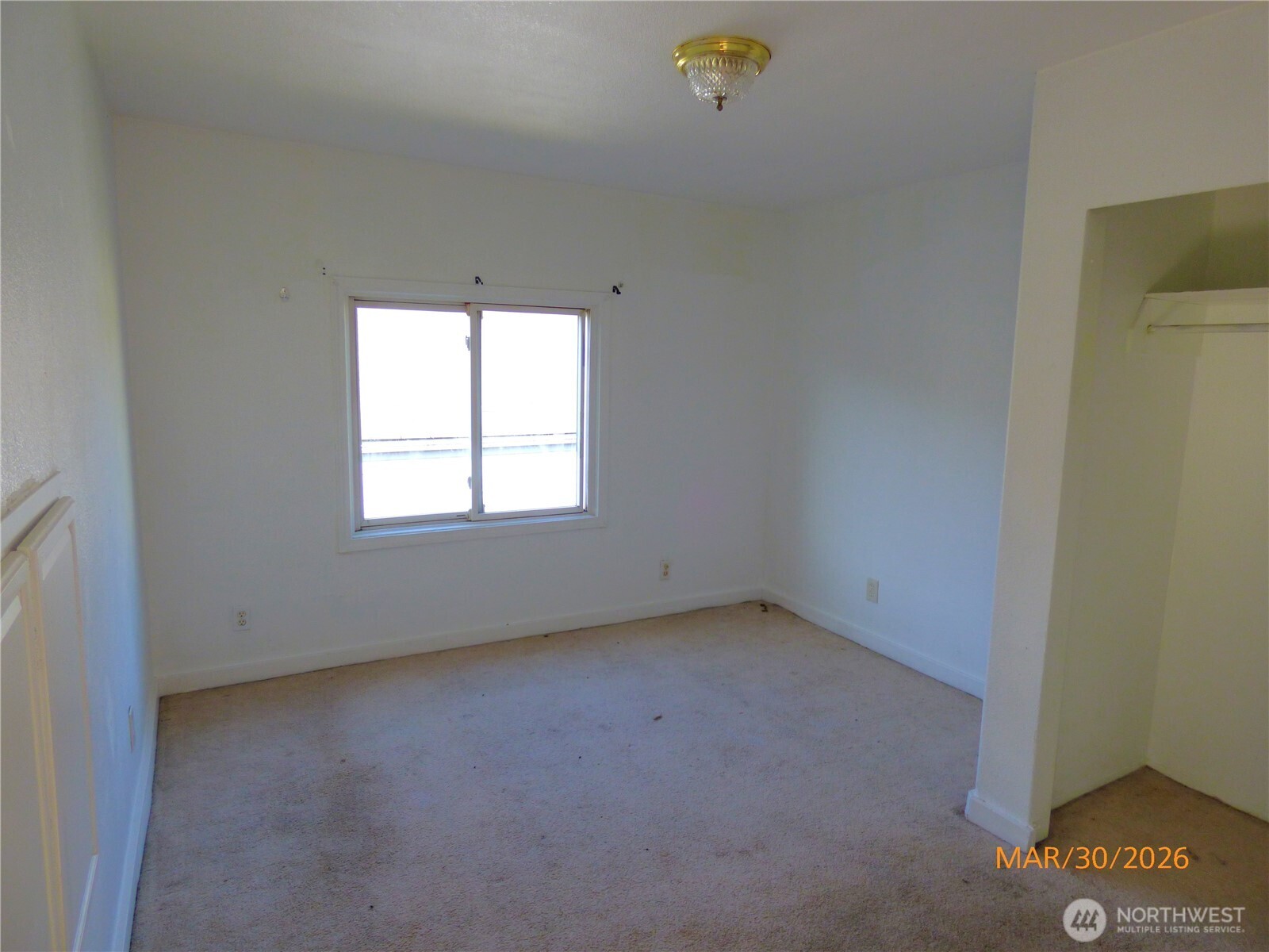 615 Haight Street Aberdeen, WA 98520 - Photo 13 of 18 an empty room with a window