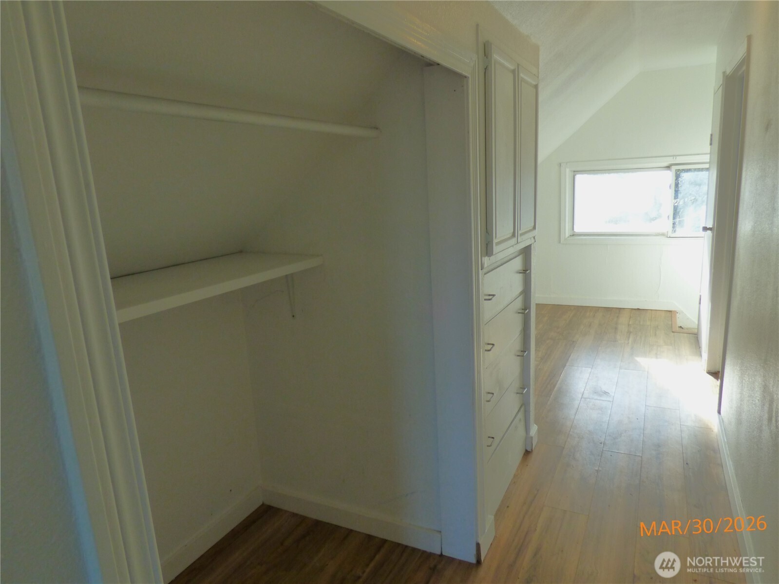 615 Haight Street Aberdeen, WA 98520 - Photo 17 of 18 wooden floor in an empty room
