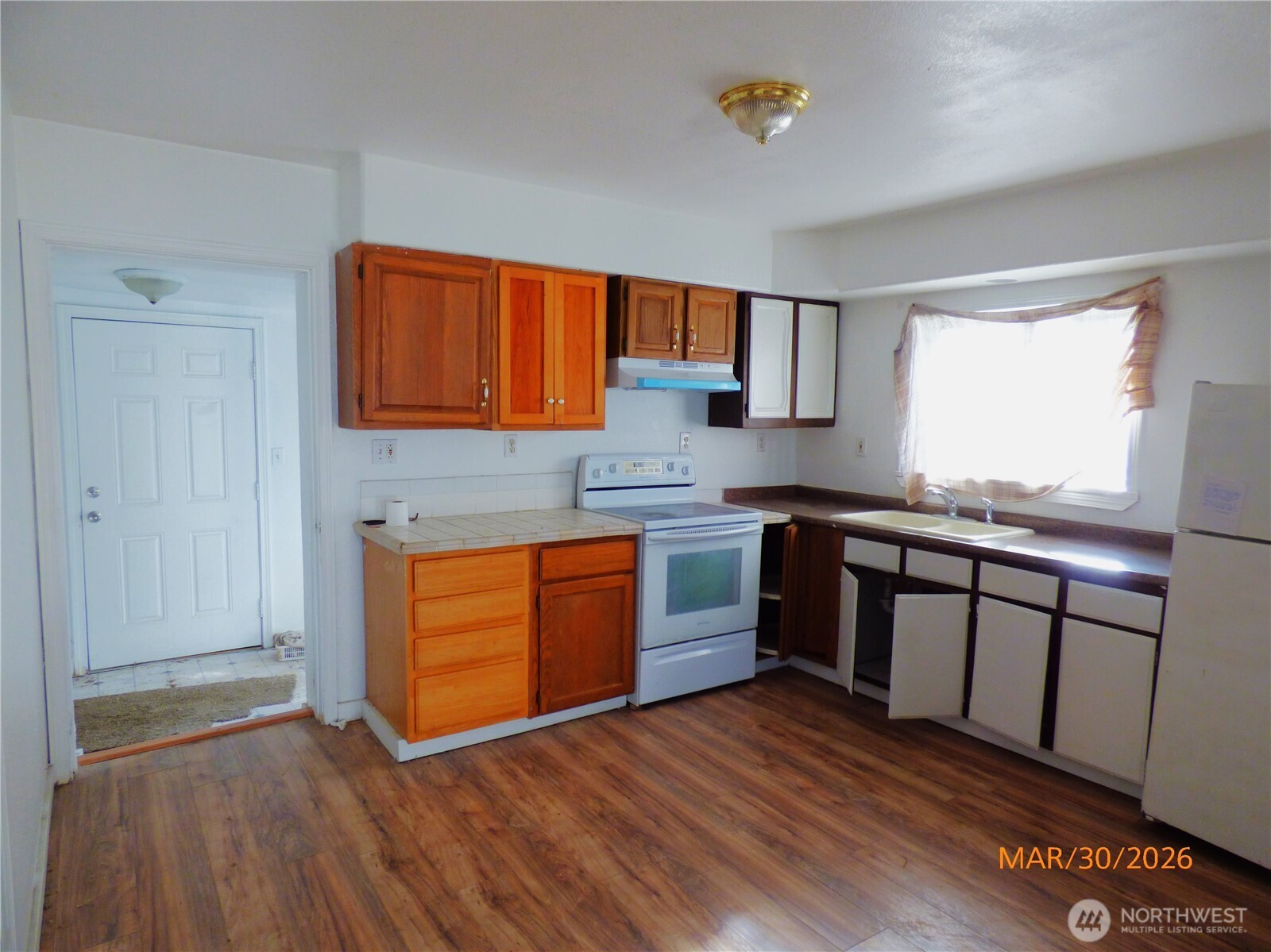 615 Haight Street Aberdeen, WA 98520 - Photo 6 of 18 a kitchen with stainless steel appliances granite countertop a stove a sink and a refrigerator