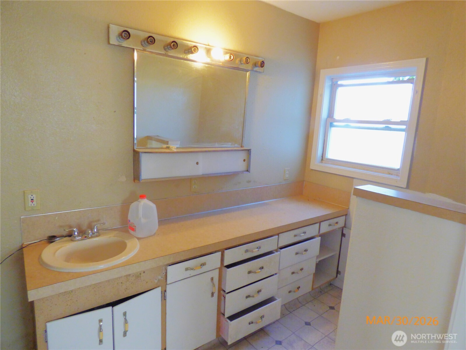 615 Haight Street Aberdeen, WA 98520 - Photo 9 of 18 a bathroom with a sink and a mirror