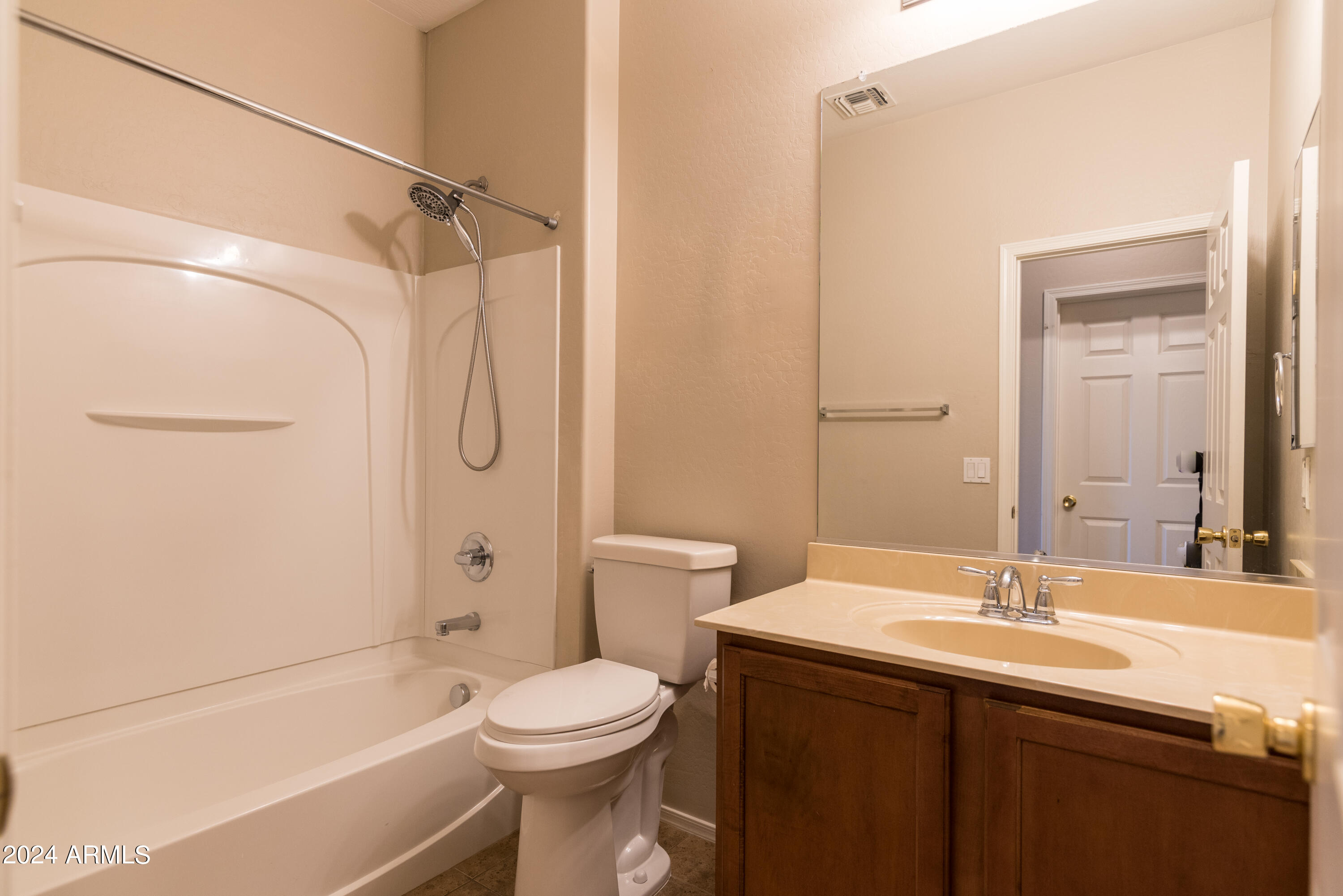 15467 West Redfield Road Surprise, AZ 85379 - Photo 13 of 28 13 Guest Bath