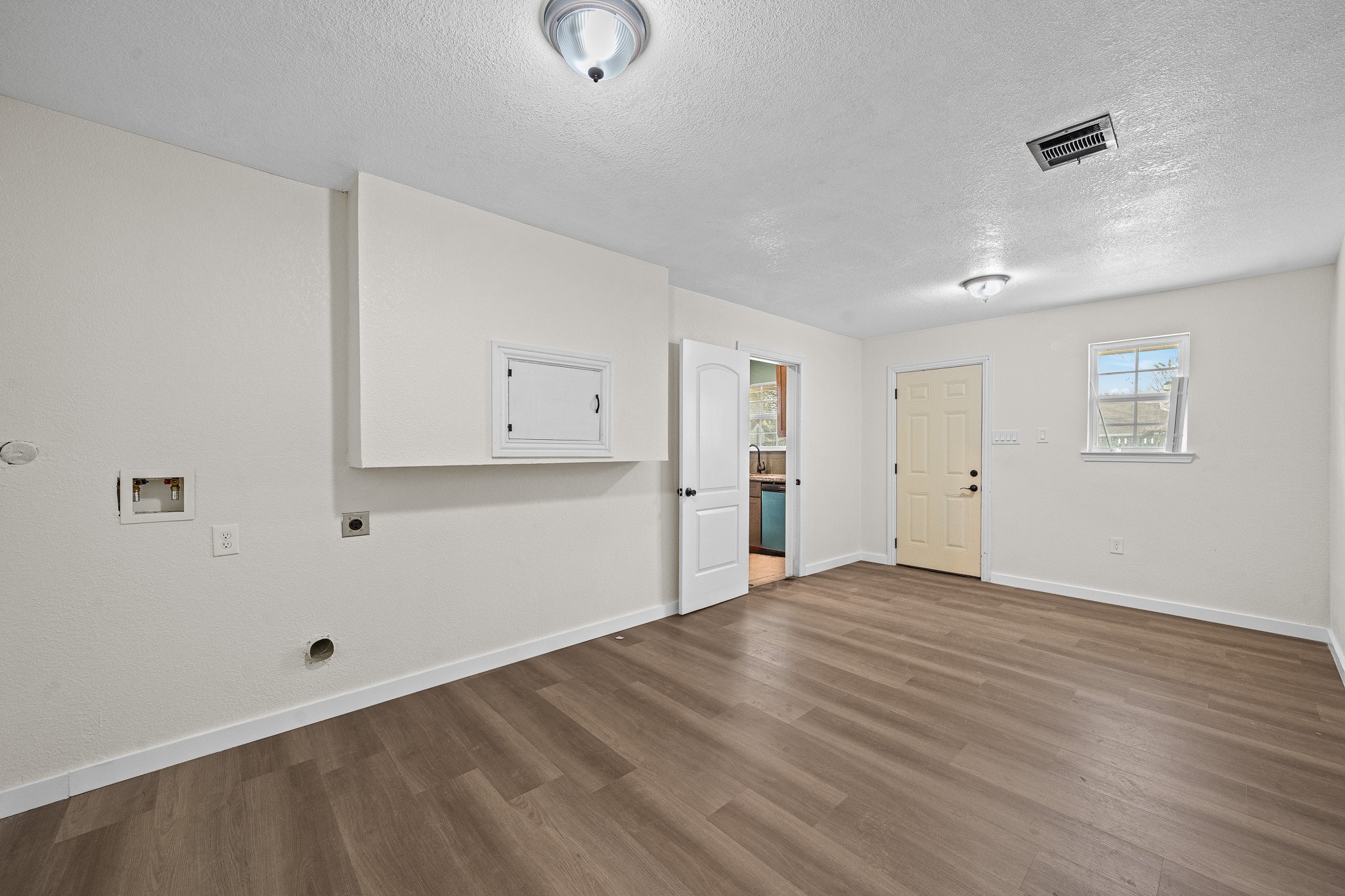 6911 Sherwood Drive Houston, TX 77021 - Photo 18 of 26 wooden floor in an empty room
