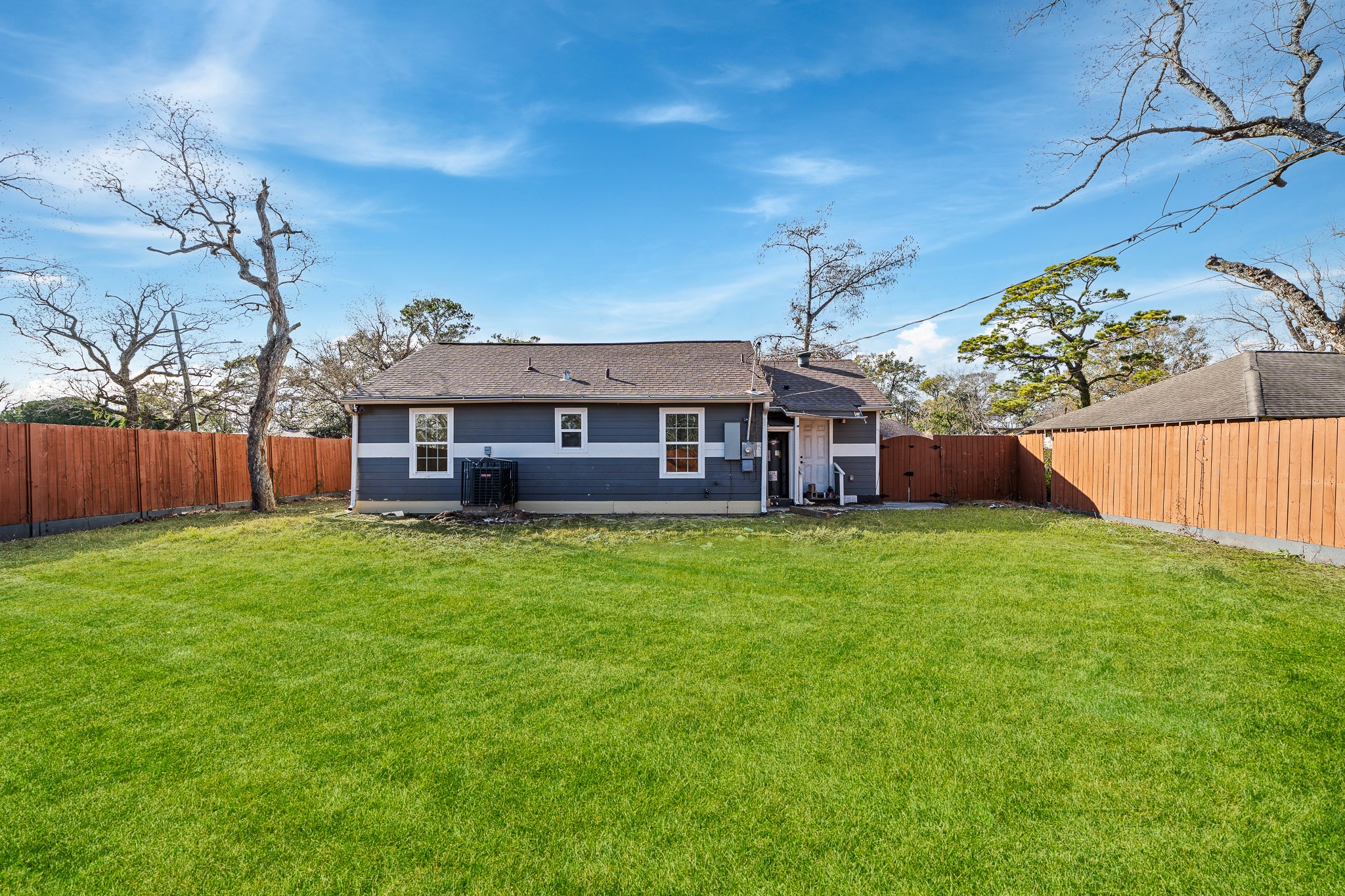 6911 Sherwood Drive Houston, TX 77021 - Photo 20 of 26 a view of a house with a backyard
