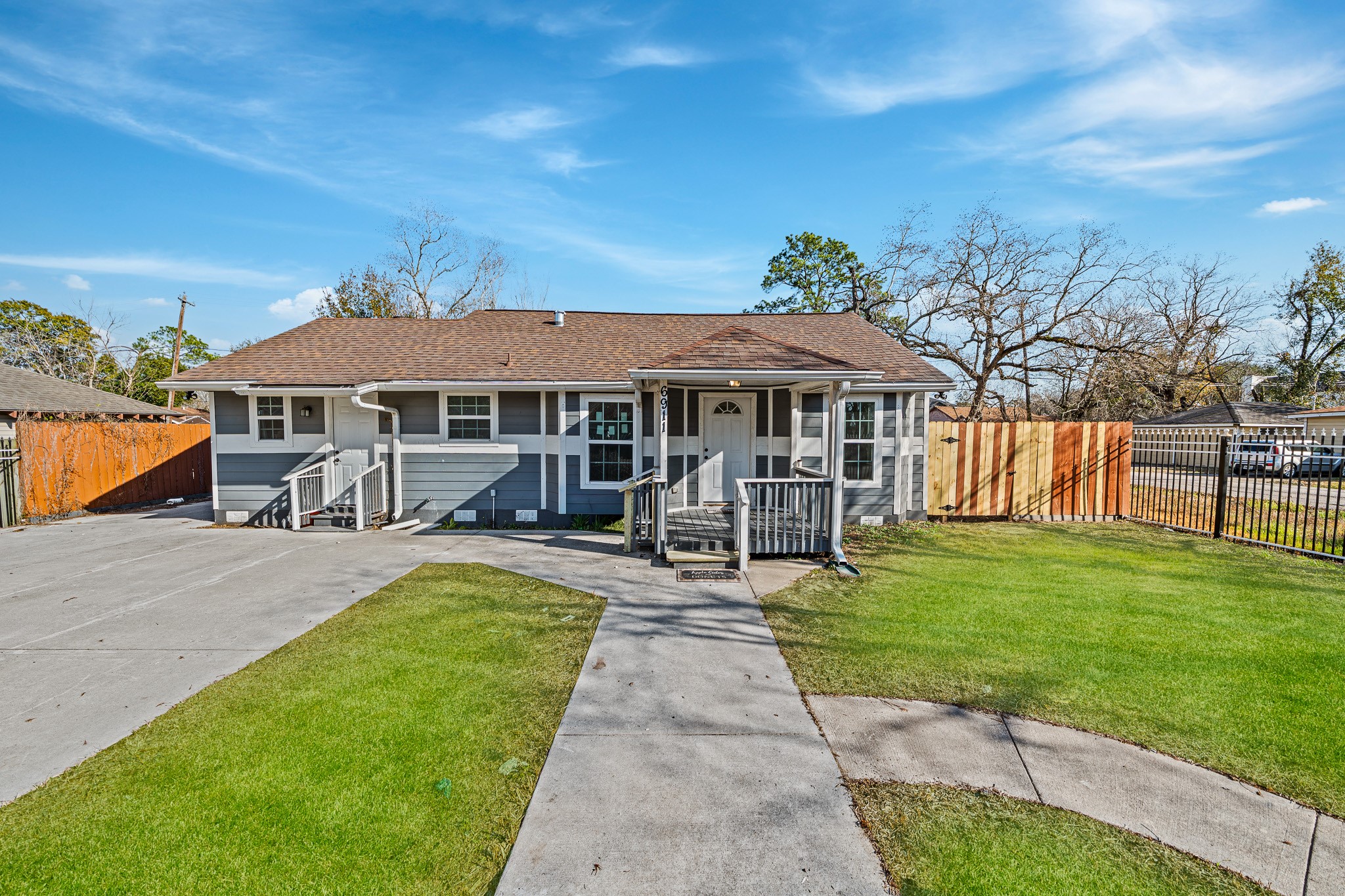 6911 Sherwood Drive Houston, TX 77021 - Photo 2 of 26