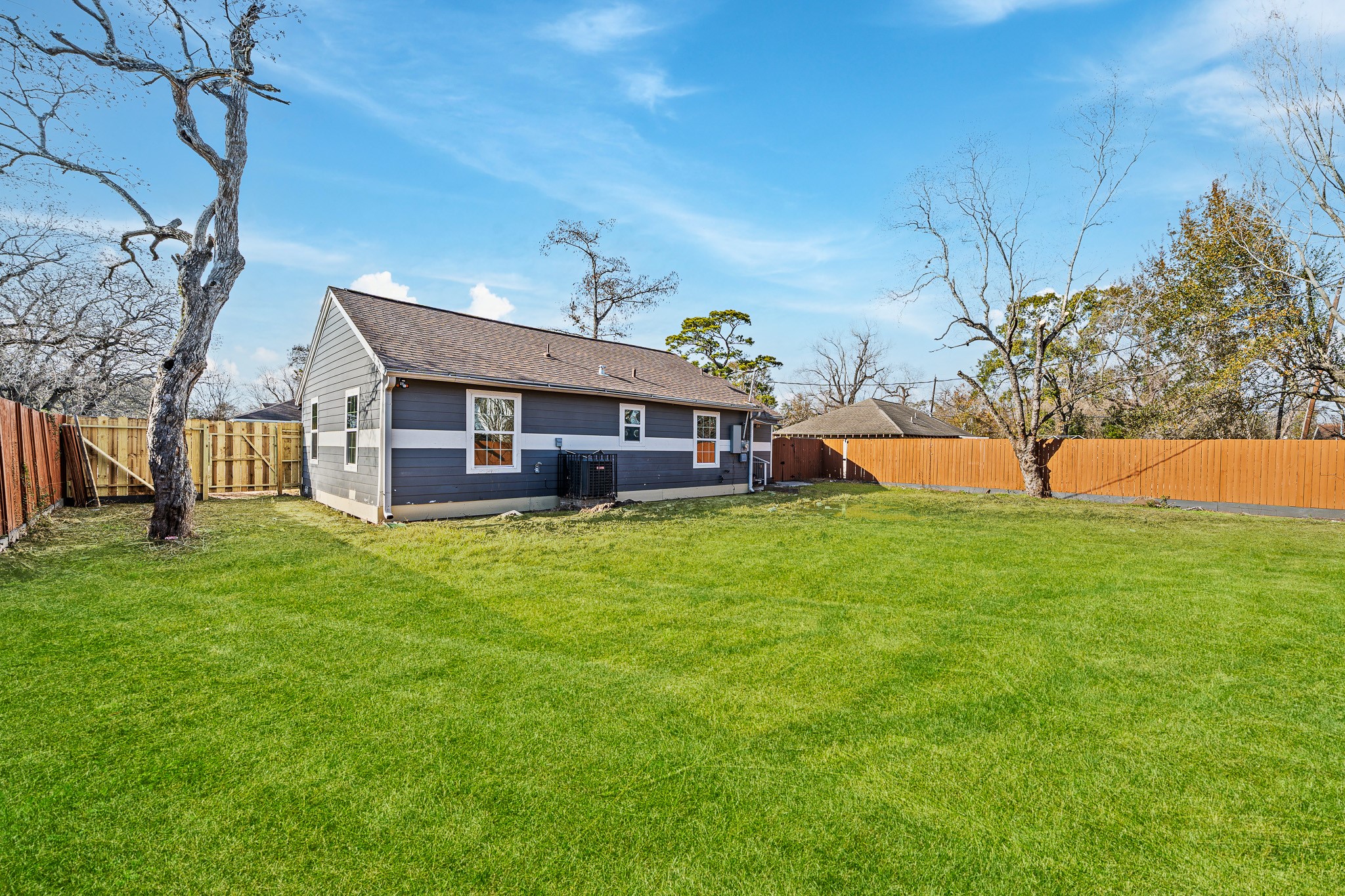 6911 Sherwood Drive Houston, TX 77021 - Photo 21 of 26 a view of a house with a big yard