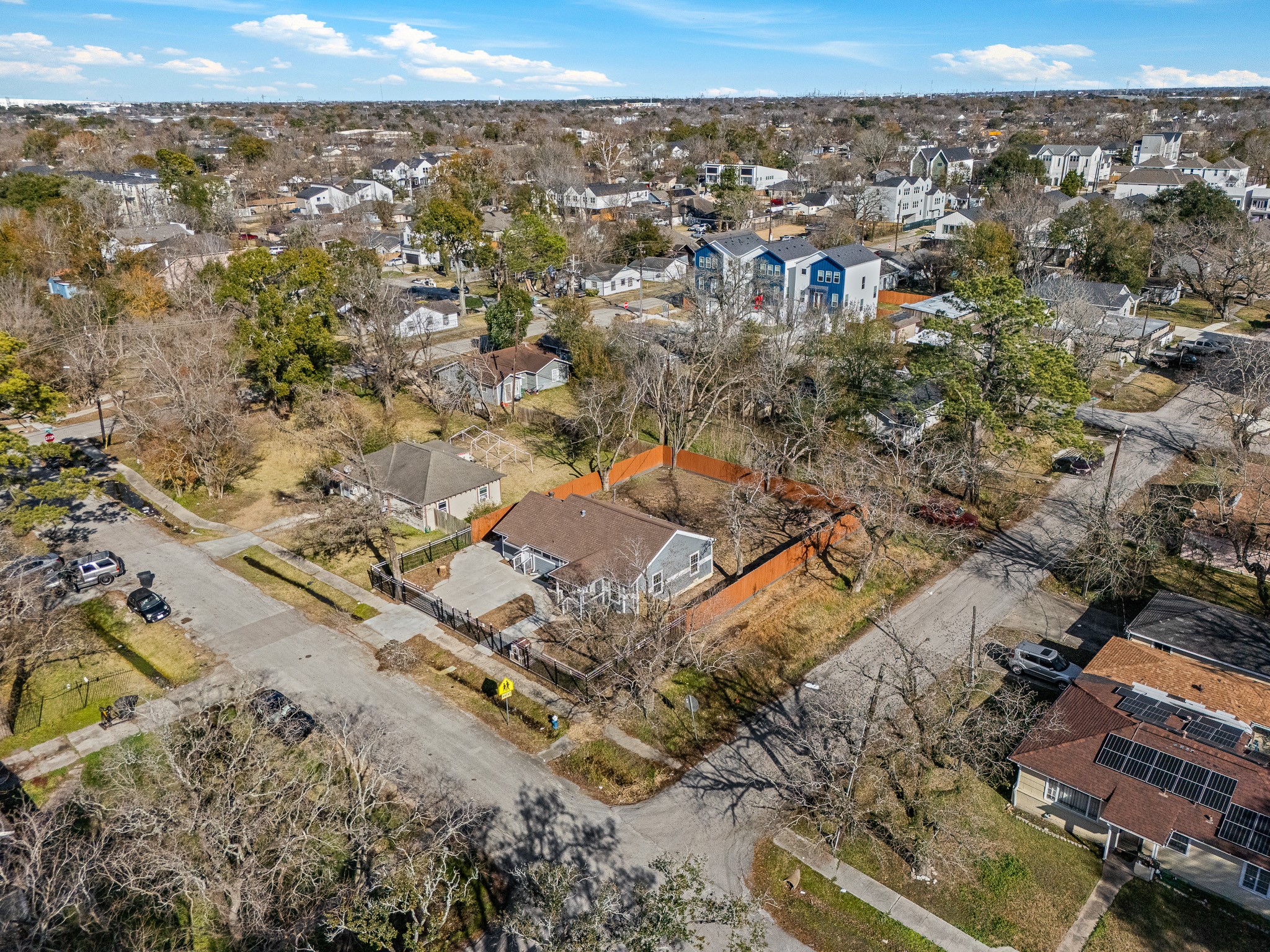 6911 Sherwood Drive Houston, TX 77021 - Photo 23 of 26 an aerial view of residential houses with outdoor space
