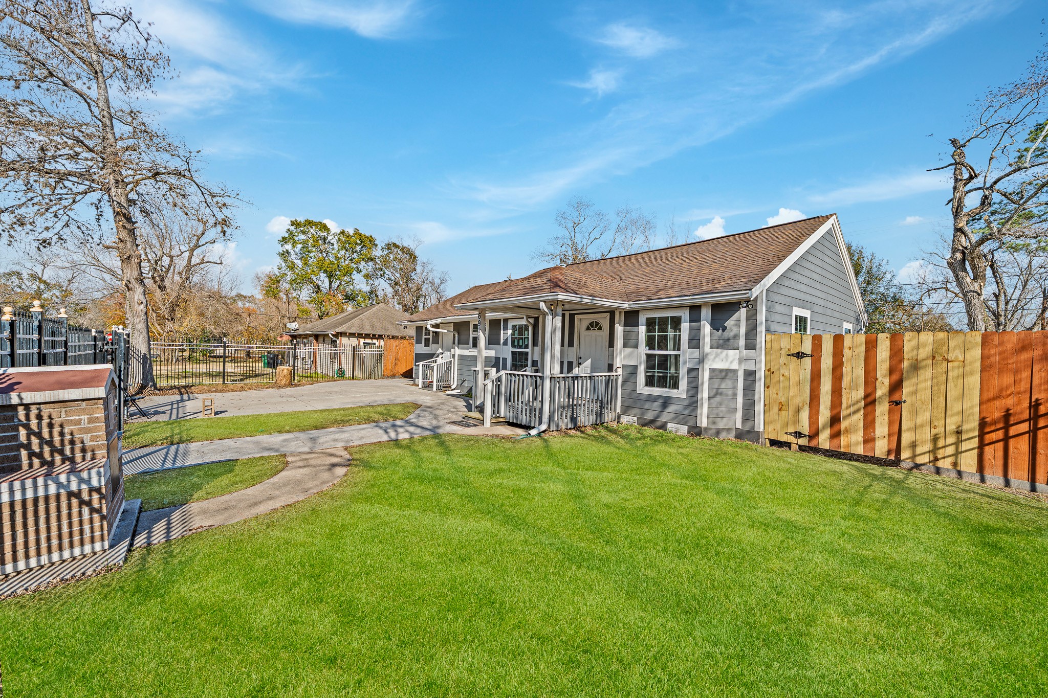 6911 Sherwood Drive Houston, TX 77021 - Photo 3 of 26 a view of a house with a yard and sitting area